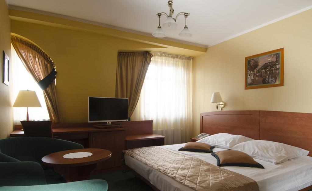 Hotel Atrium Nowy Tomyśl Exteriér fotografie